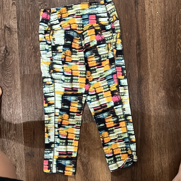 Nike Women’s Crop Tight - Picture 3 of 3